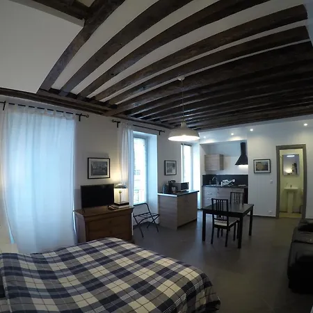 Open Space Canal Saint-martin Apartment